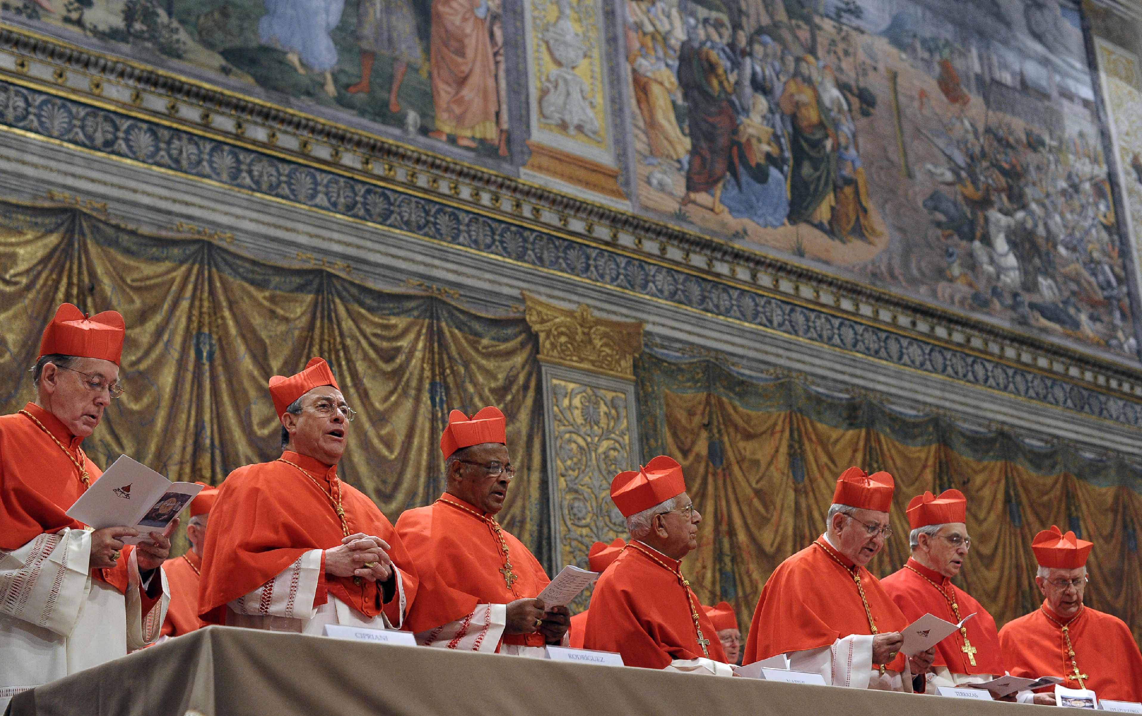 This handout picture released by the Press office shows cardinals chanting the Latin hymn ‘Veni Creator Spiritus’ (‘Come Creator Spirit’) in the Sistine Chapel before the start of the conclave at the Vatican on March 12, 2013 (AFP photo)